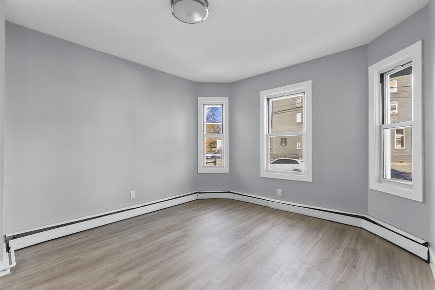 More Photos Of 746 Maple St, Bridgeport Apartments For Sale