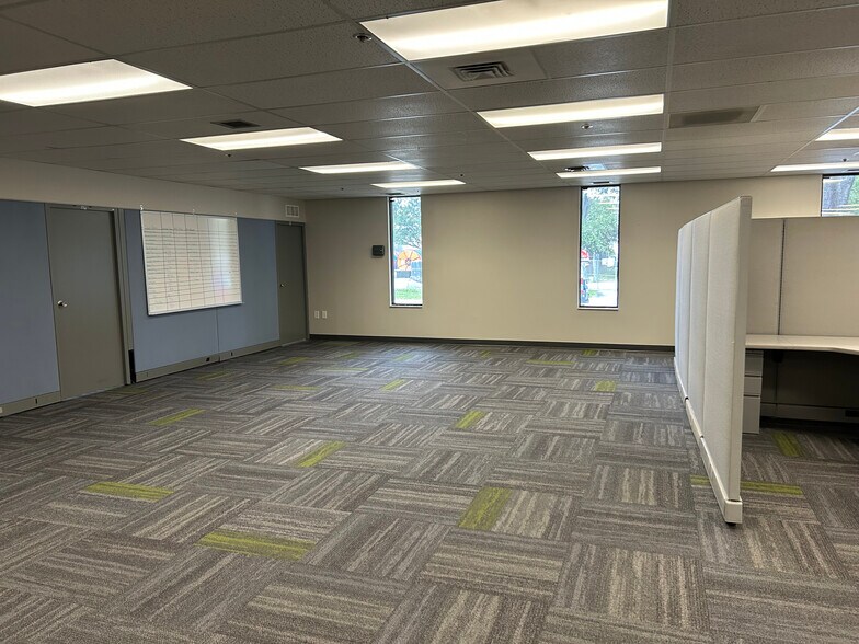 More Photos Of 11 Commerce Blvd, Palm Coast Manufacturing For Lease