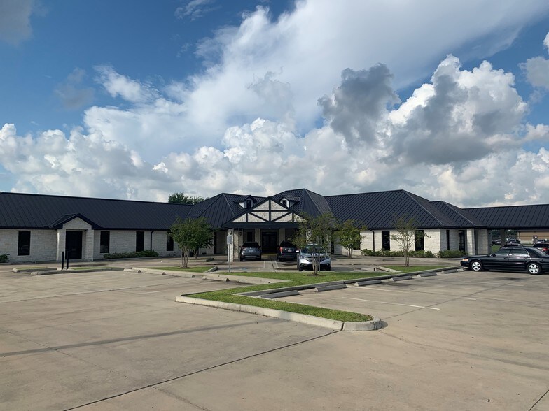 More Photos Of 2307 W Baker Rd, Baytown Medical For Lease