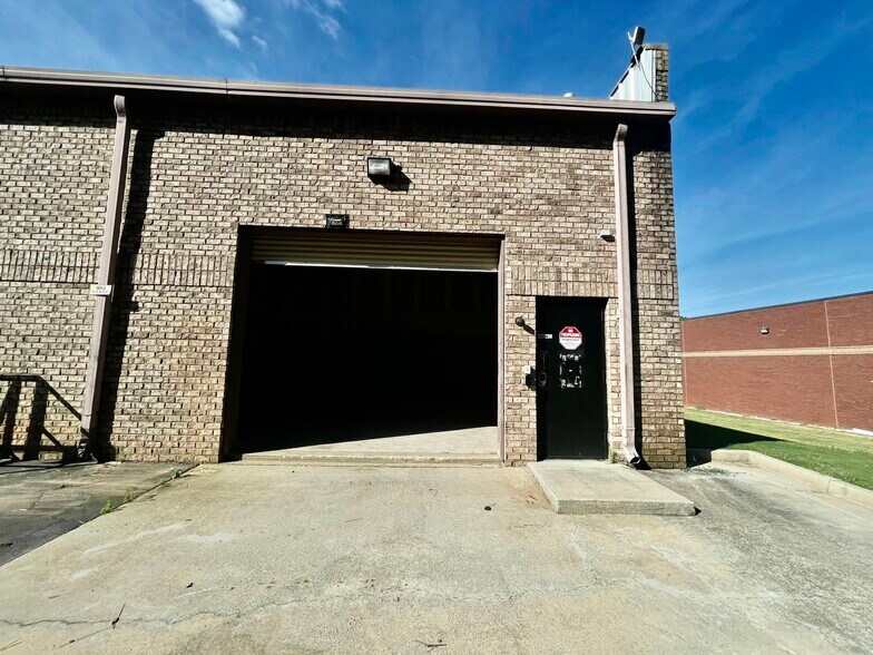 More Photos Of 4913 Summer Oak Dr, Buford Light Manufacturing For Lease