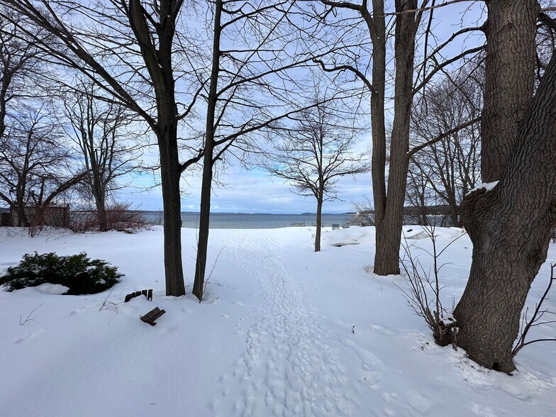 More Photos Of 841 E Front St, Traverse City Hotel For Sale