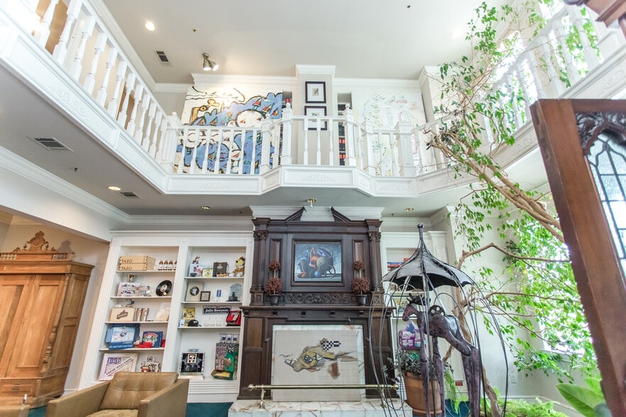 More Photos Of 4821 Broadway St, Addison Office For Sale