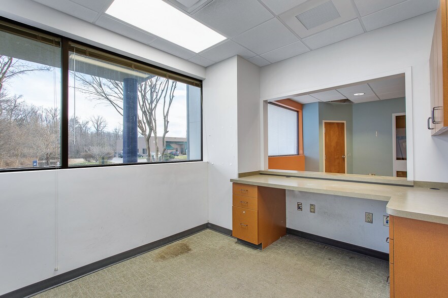 More Photos Of 11600 Busy St, Richmond Office For Lease