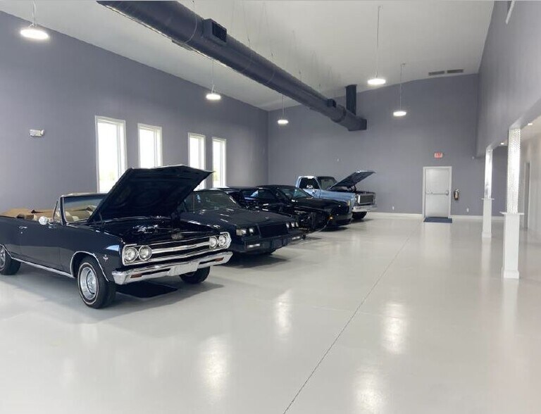 More Photos Of 6751 Beck Chappell Dr, North Dinwiddie Showroom For Sale