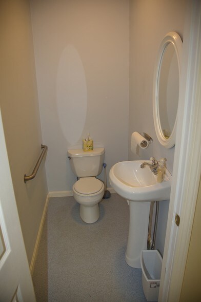 More Photos Of 1216 Portland Rd, Arundel Medical For Sale