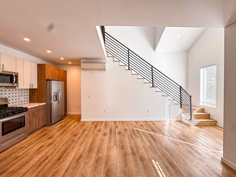More Photos Of 2127 Portland St, Los Angeles Healthcare For Sale