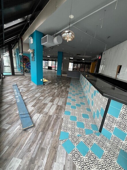 More Photos Of 4001 Northern Blvd, Long Island City Restaurant For Lease