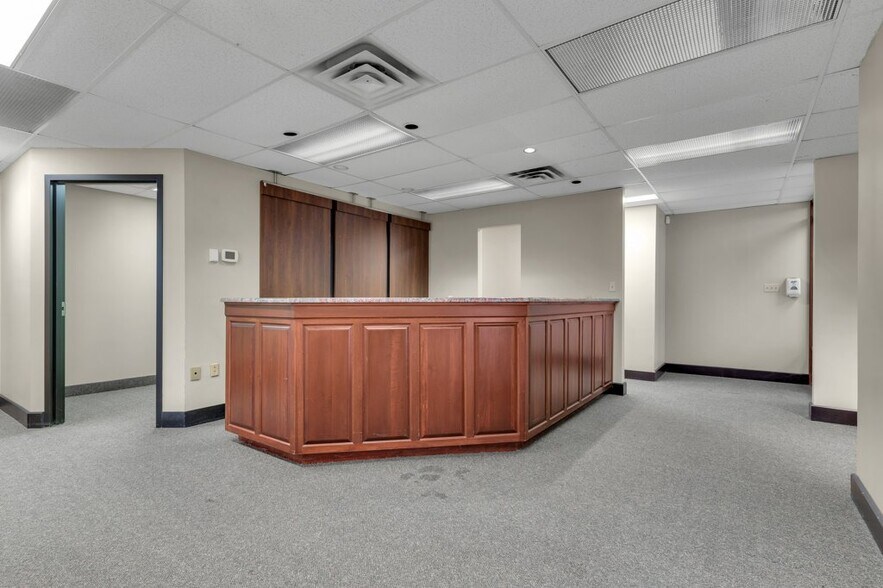 More Photos Of 590 Cataraqui Woods Dr, Kingston Flex For Sale
