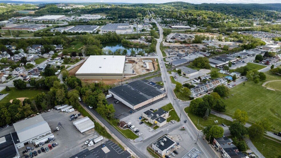 More Photos Of 300 N Sherman St, York Manufacturing For Lease