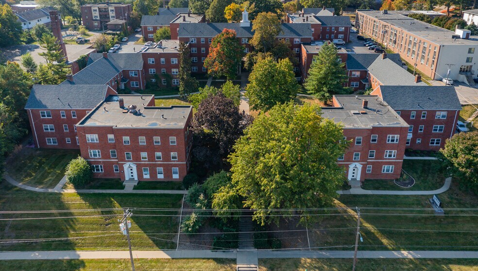 More Photos Of 3333 Grand Ave, Des Moines Apartments For Sale