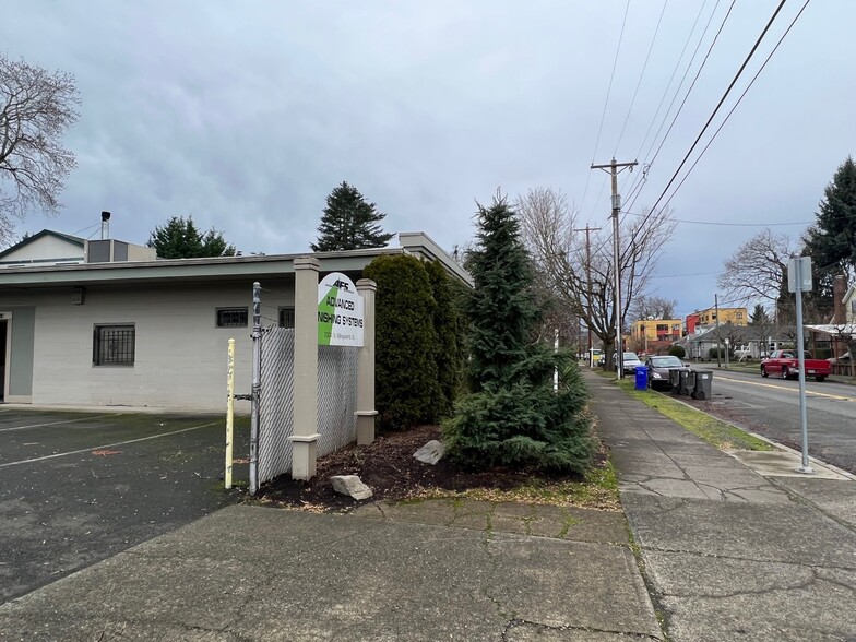 More Photos Of 2304 N Killingsworth St, Portland Warehouse For Sale
