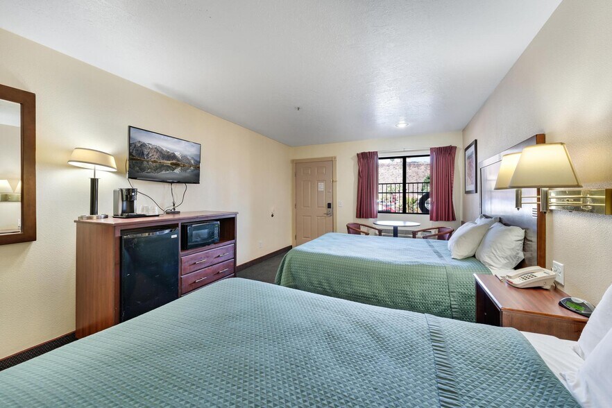 More Photos Of 260 W Main St, Vernal Hotel For Sale