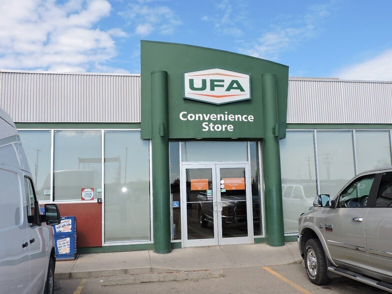 More Photos Of 41 Petrolia Dr, Red Deer Convenience Store For Lease