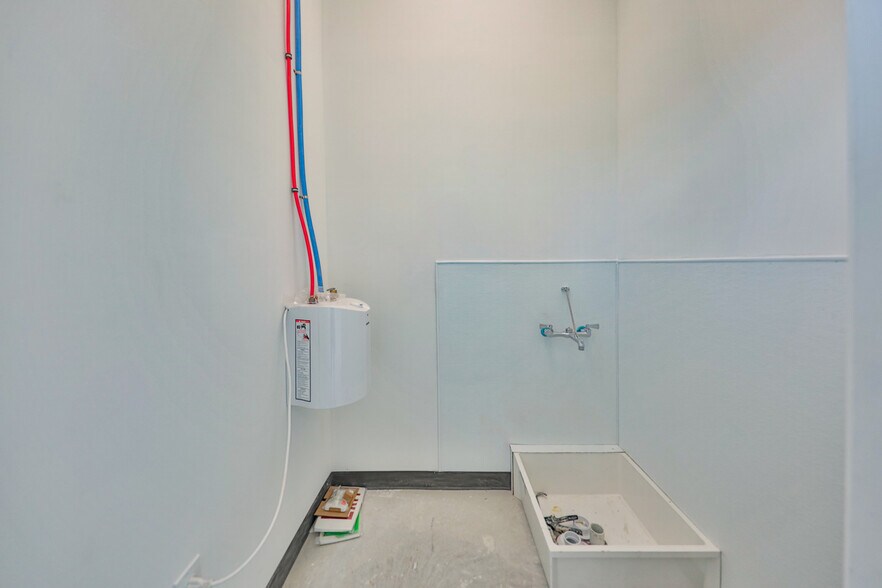 More Photos Of 4350 Independence Dr, Schnecksville Medical For Lease