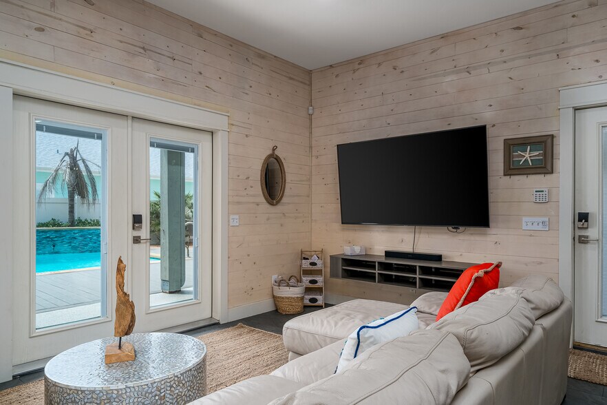 More Photos Of 2821 S 11th St, Port Aransas Multifamily For Sale