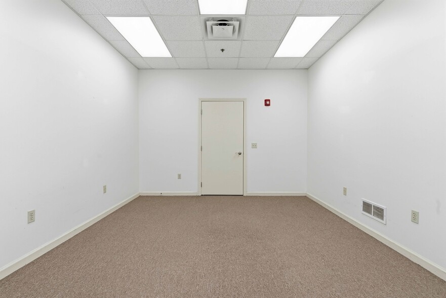 More Photos Of 86 Coraopolis Rd, Coraopolis Medical For Sale