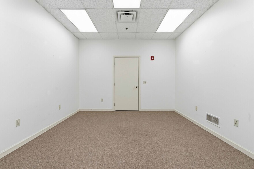 More Photos Of 86 Coraopolis Rd, Coraopolis Daycare Center For Lease