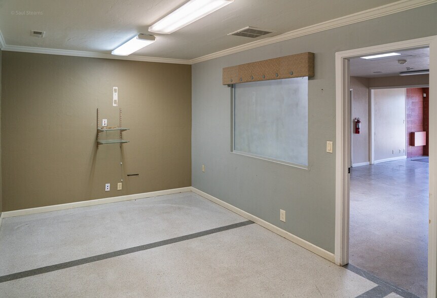 More Photos Of 815-817 N Central Ave, Medford Storefront For Lease