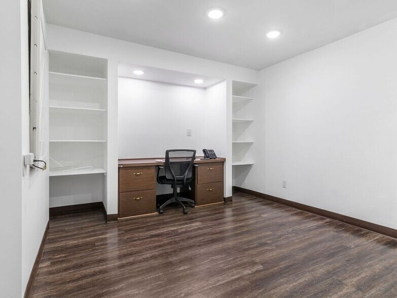 More Photos Of 108 N Depot Dr, Fort Pierce Office Residential For Lease