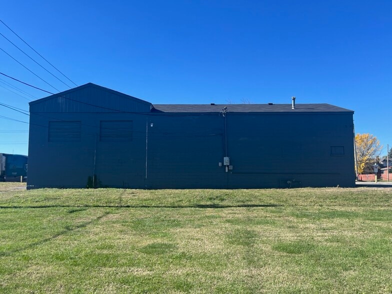 More Photos Of 310 Mccambridge Ave, Madison Auto Repair For Sale