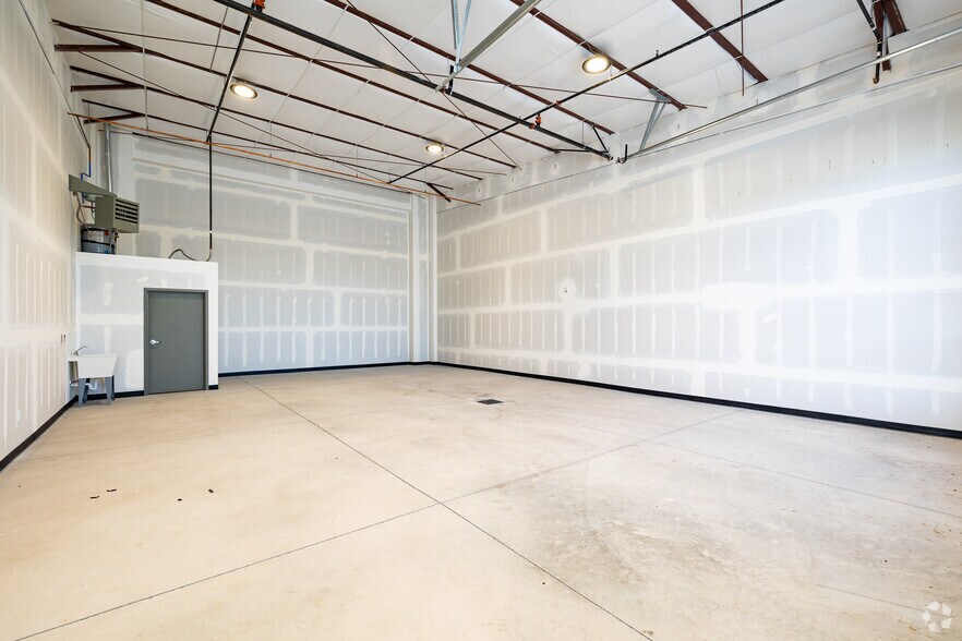 More Photos Of 3747 W Parkway Blvd, West Valley City Warehouse For Lease