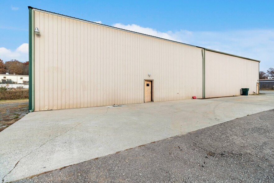 More Photos Of 372 Jones St, Decatur Warehouse For Sale