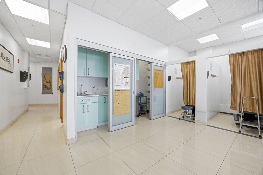 More Photos Of 139 Centre St, New York Medical For Sale