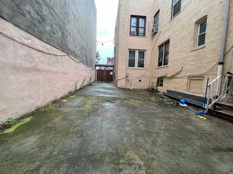 More Photos Of 321 Milford St, Brooklyn Apartments For Sale