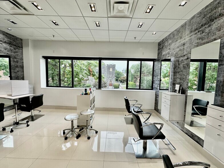 More Photos Of 181 Greenwich Ave, Greenwich General Retail For Sale