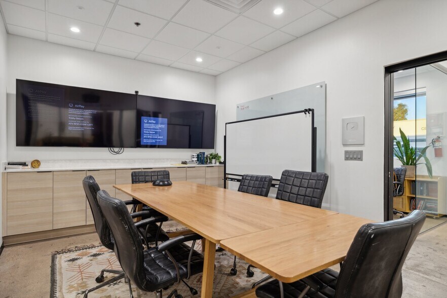 More Photos Of 14201 N Hayden Rd, Scottsdale Light Distribution For Lease