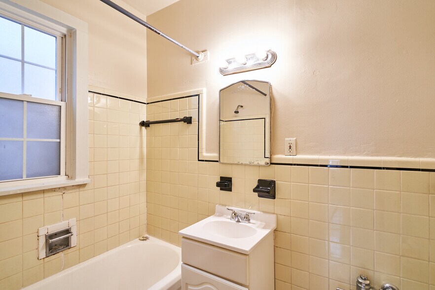 More Photos Of 3016 S Moreland Blvd, Cleveland Multifamily For Sale