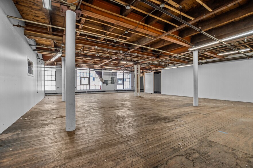 More Photos Of 165-167 Bow St, Everett Light Manufacturing For Lease