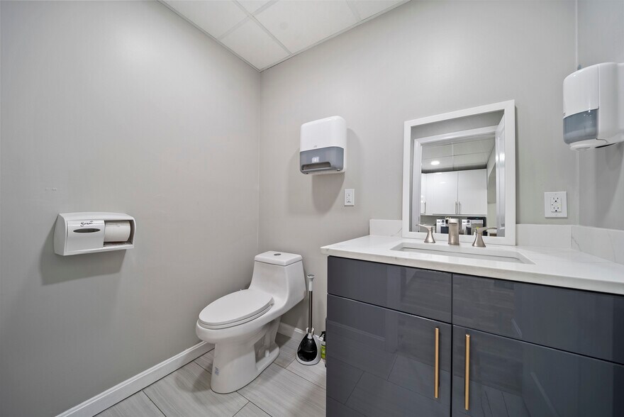 More Photos Of 75 Gilcreast Rd, Londonderry Office For Sale