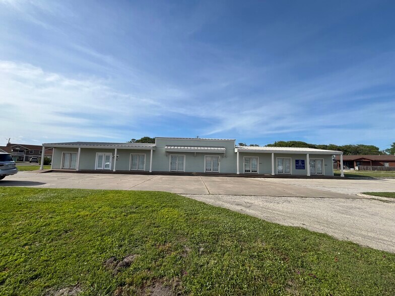Primary Photo Of 126-140 W Cleveland Blvd, Aransas Pass Office For Sale