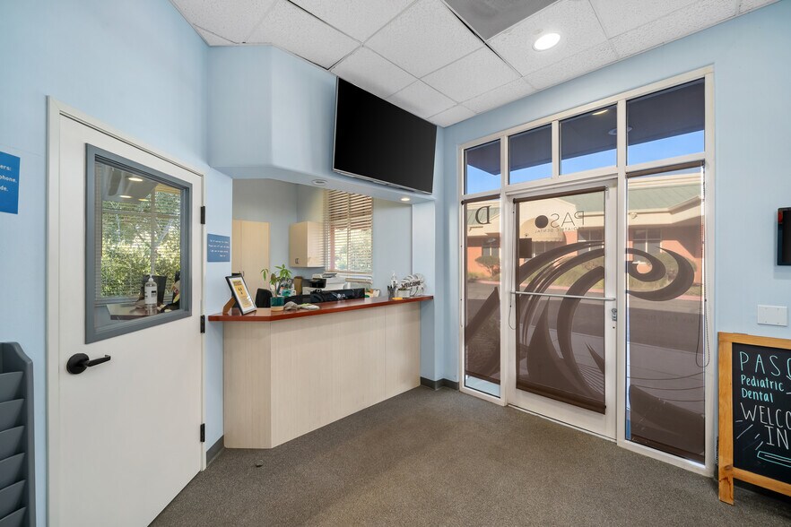More Photos Of 106 Gateway Center Dr, Paso Robles Office For Lease