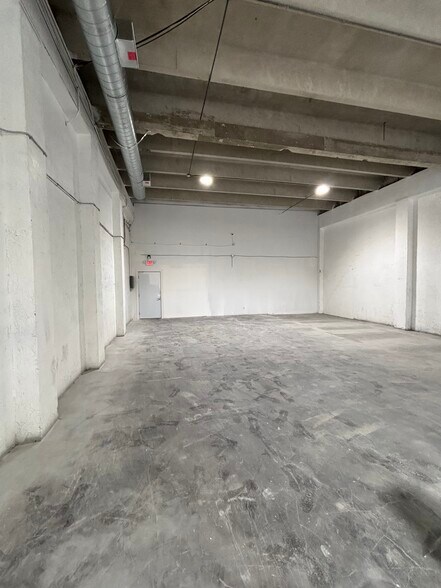 Primary Photo Of 3400 NW 78th Ave, Miami Showroom For Lease