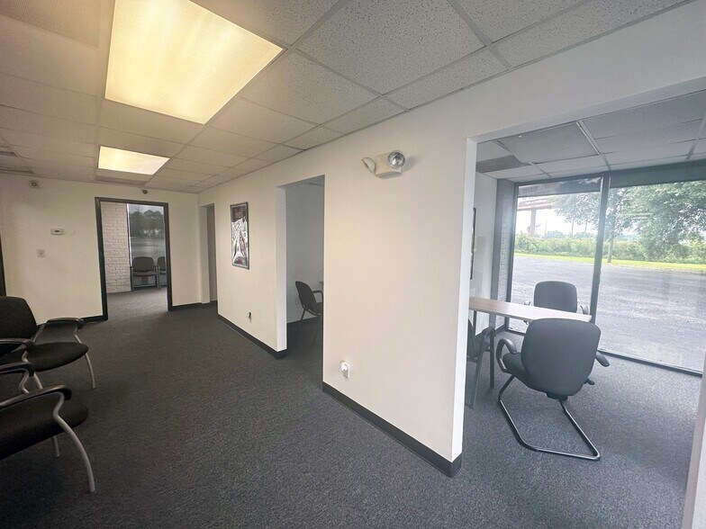 More Photos Of 8461 Airport Blvd, Mobile Auto Dealership For Sale