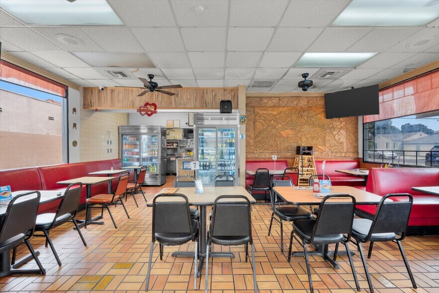 More Photos Of 5991 Atlantic Ave, Long Beach Restaurant For Sale