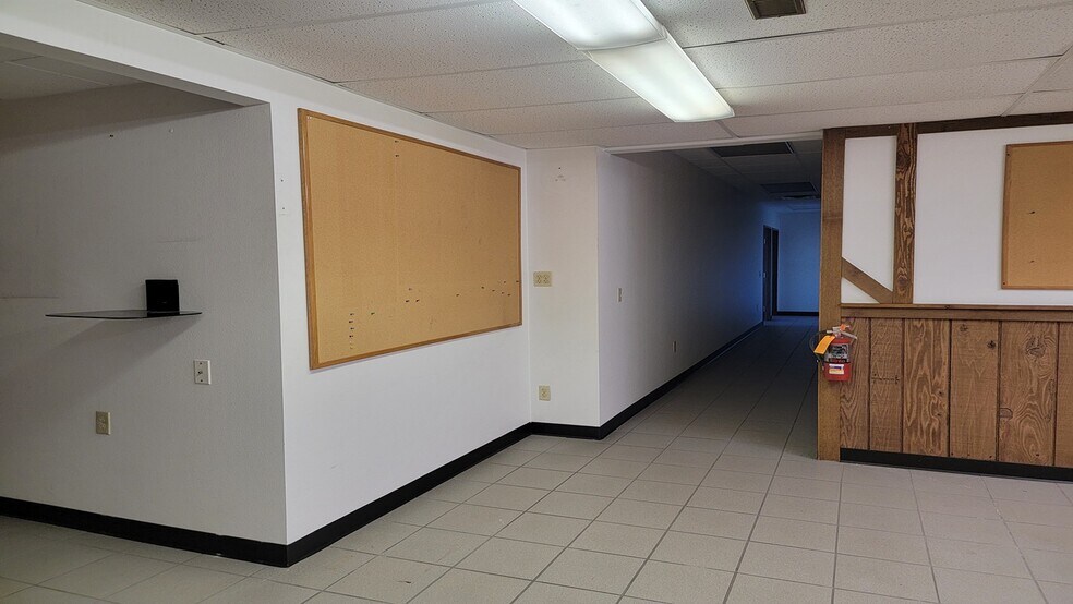 More Photos Of 10610 Washington Ave, Marshfield Warehouse For Lease