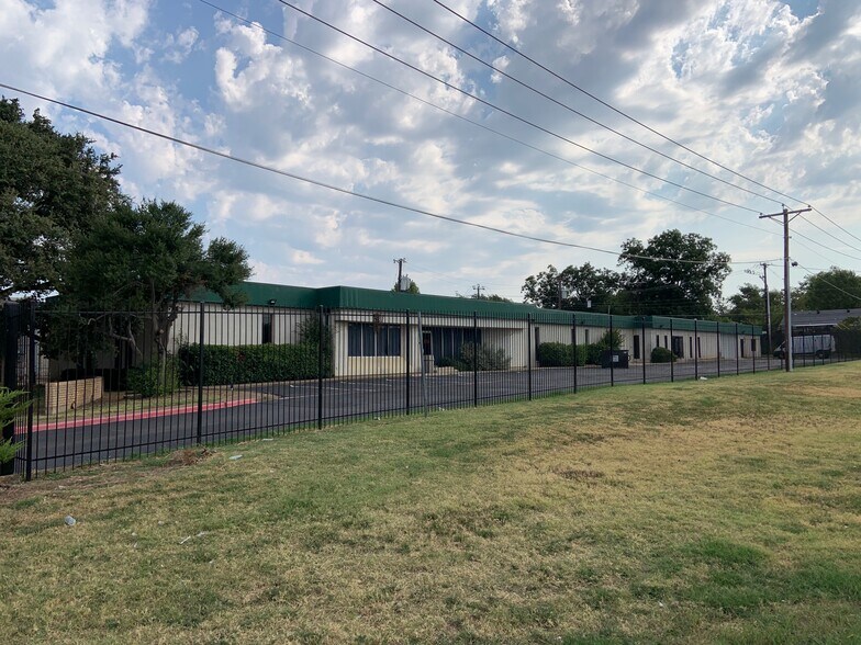 More Photos Of 10210 Monroe Dr, Dallas Light Distribution For Lease