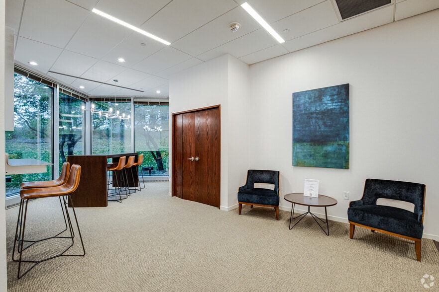 More Photos Of 8400 Normandale Lake Blvd, Bloomington Coworking Space