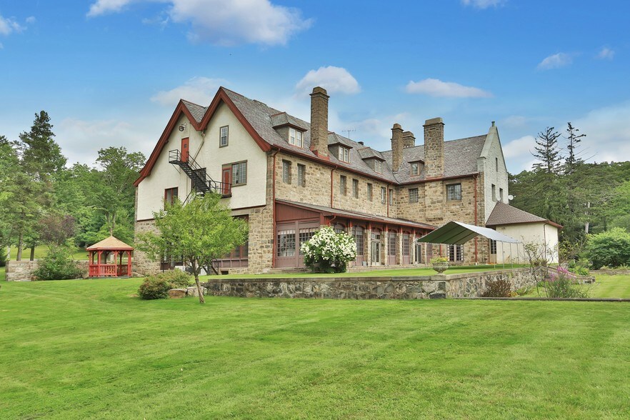 More Photos Of 150 Sister Servants Ln, Sloatsburg Lodge Meeting Hall For Sale