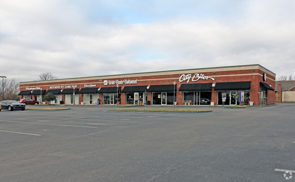 More Photos Of 3770 W Robinson St, Norman Unknown For Lease