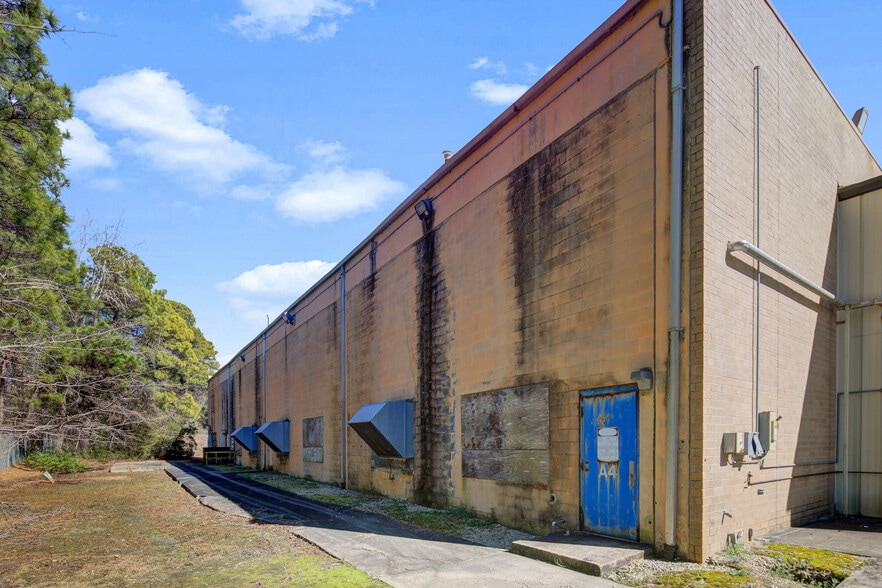 More Photos Of 3036 Gillespie St, Fayetteville Manufacturing For Lease