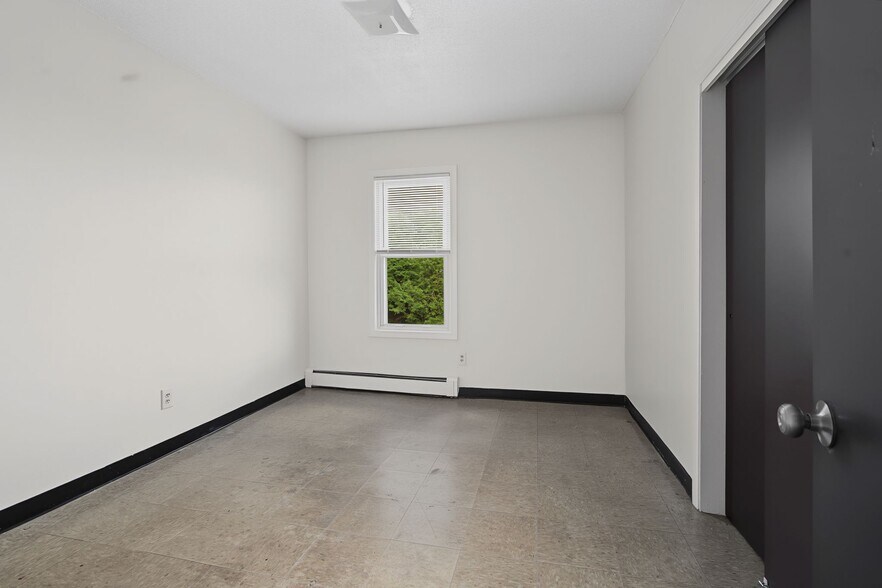 More Photos Of 471 Pond St, Woonsocket Apartments For Sale