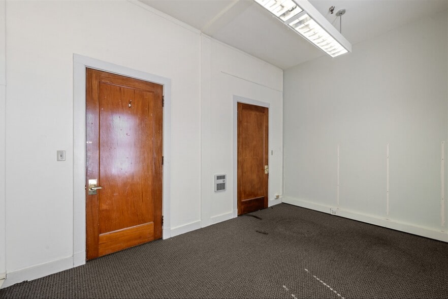 More Photos Of 260 Broadway, Saratoga Springs Coworking Space