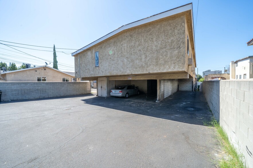 More Photos Of 11249 Emelita St, North Hollywood Apartments For Sale