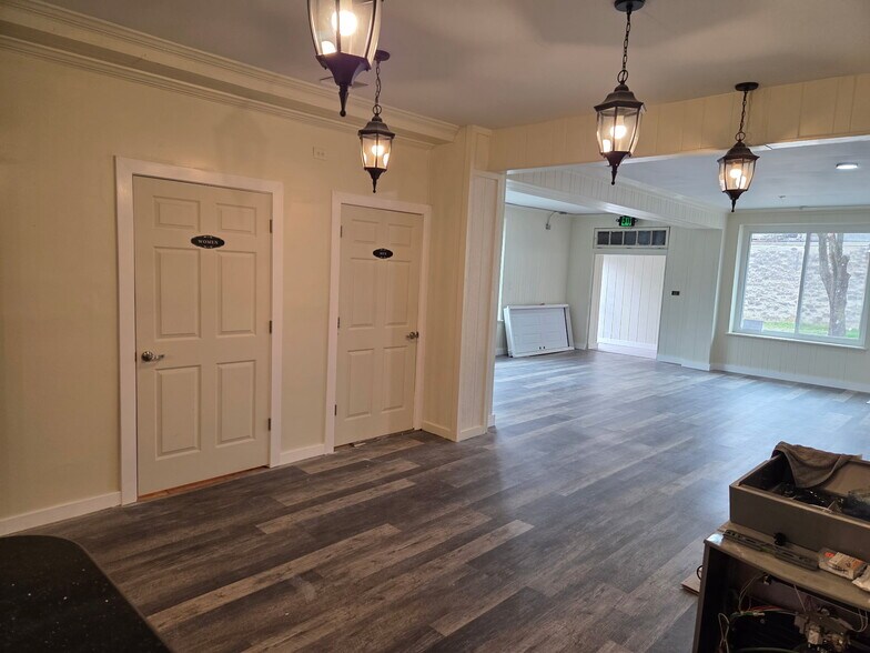 More Photos Of 6344 Gracely Dr, Cincinnati Restaurant For Sale