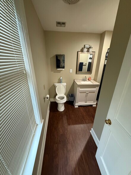 More Photos Of 6111 Peachtree Dunwoody Rd NE, Atlanta Office Residential For Sale
