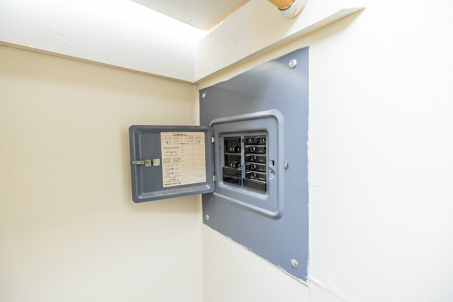 More Photos Of 2520 E Lincoln St, Wichita Apartments For Sale